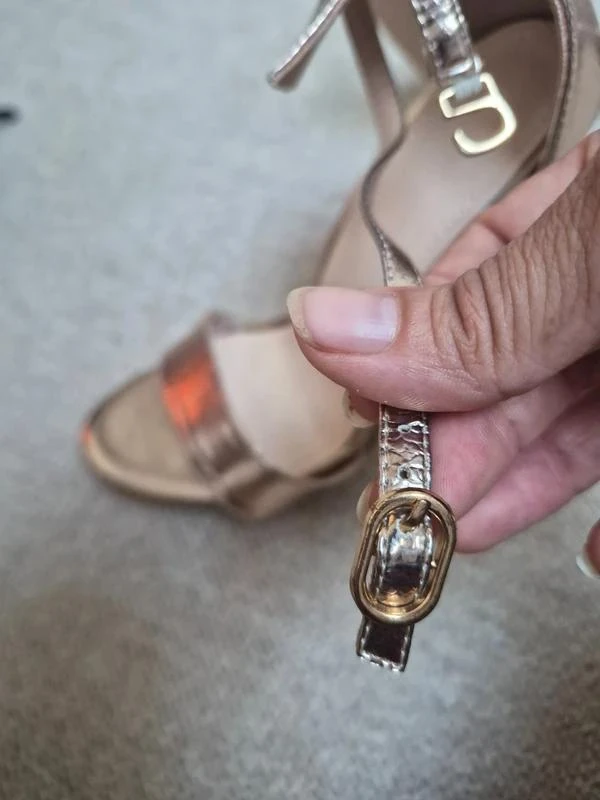 Sandalias de tacón efecto metálico oro rosa T36 – photo 9